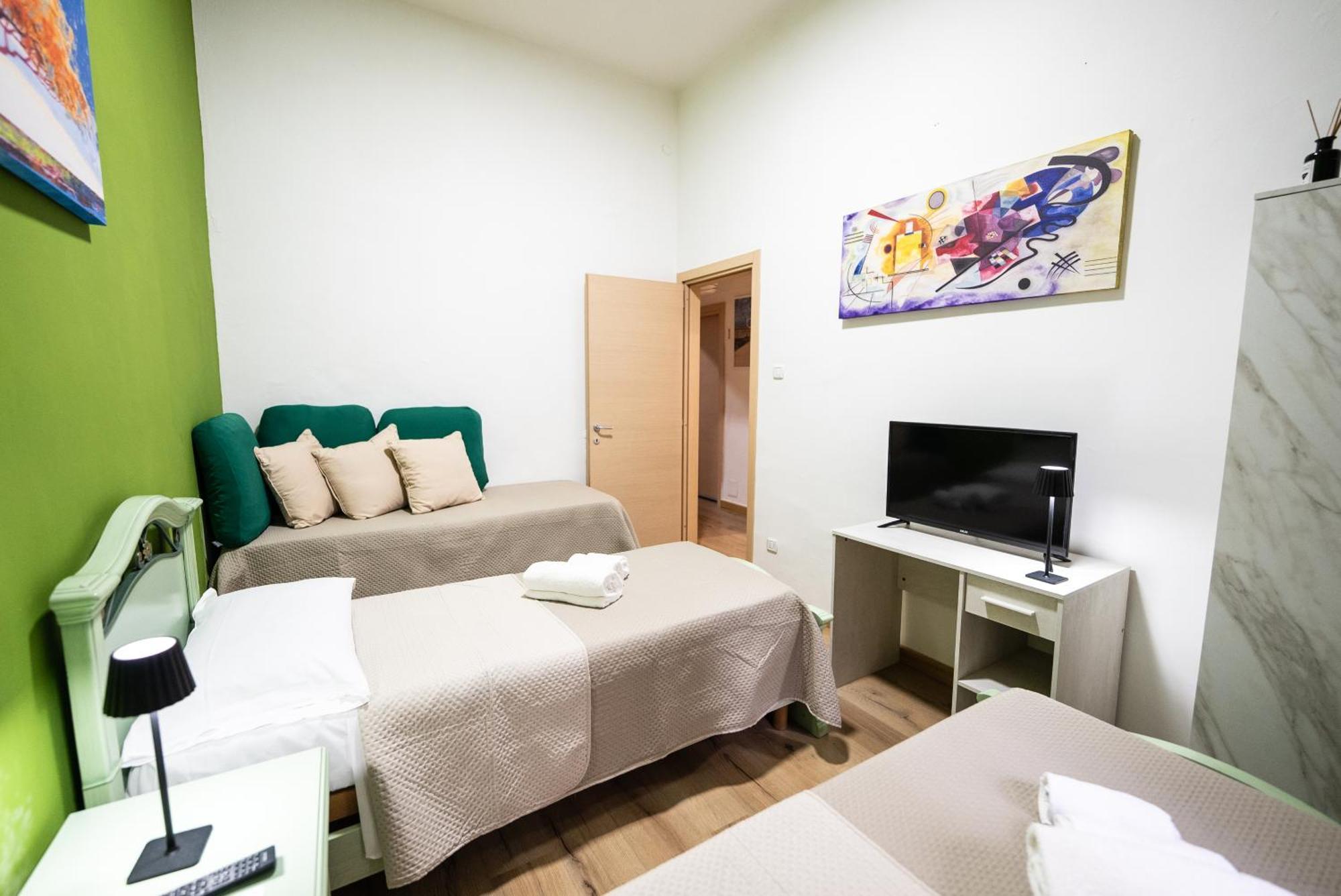 Home Josephine, A Due Passi Dalla Reggia Caserta Exterior foto